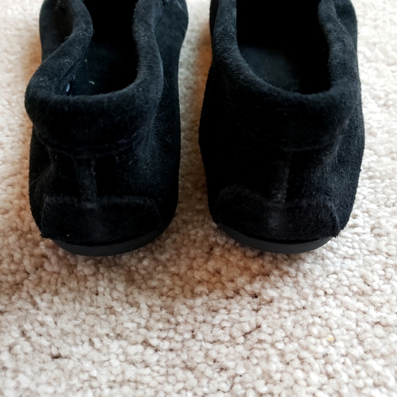 Minnetonka Moccasins - Picture 2 of 7